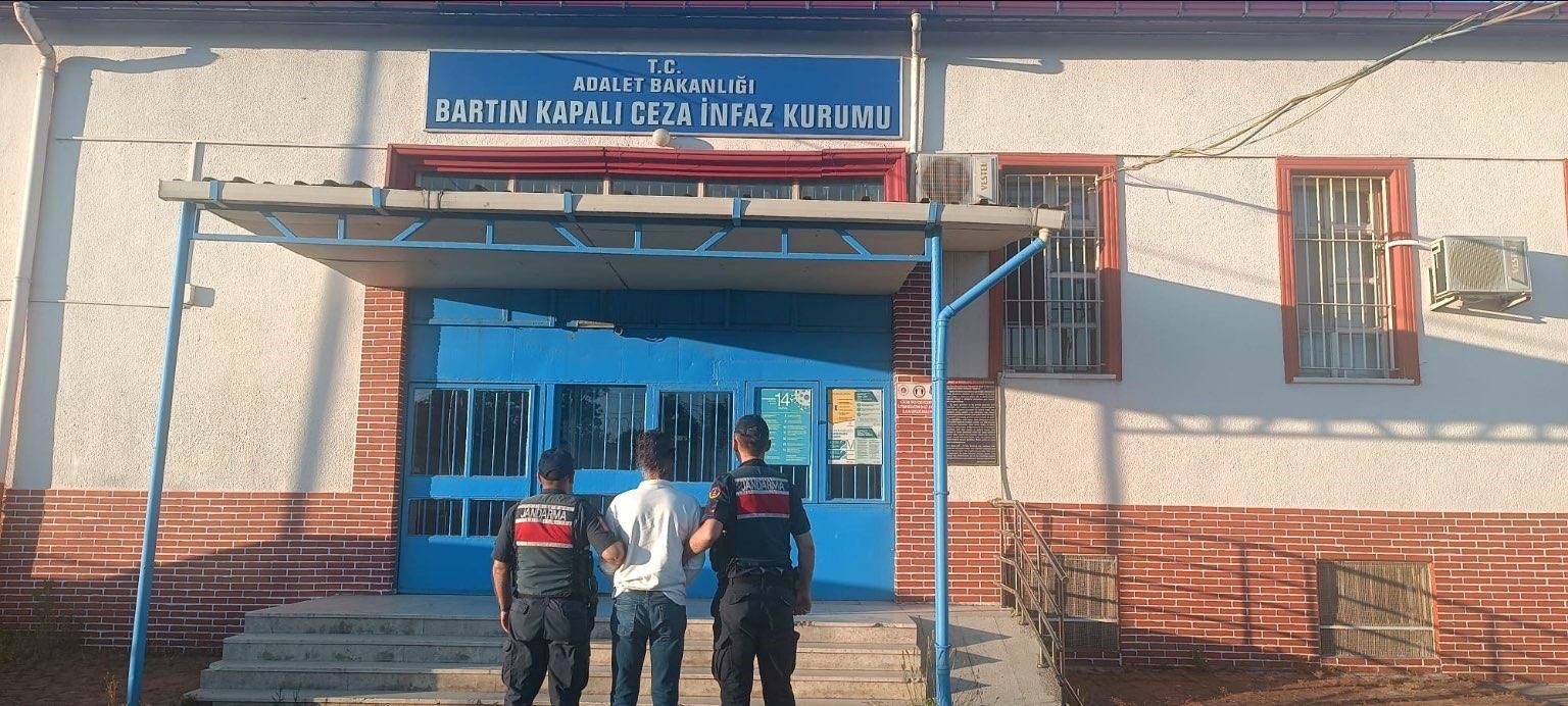 JASAT ekipleri aranan 4 kişiyi yakaladı

