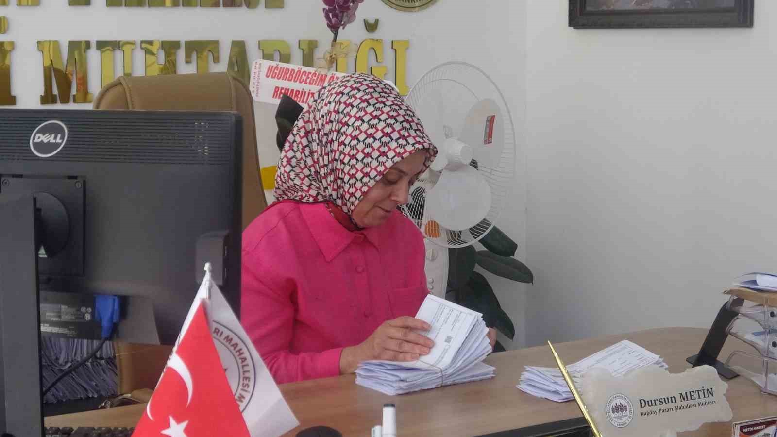 Vefat eden eşinin yerine muhtar se&ccedil;ilen kadın: "Eşimin yarım kalan projelerini tamamlayacağım"
