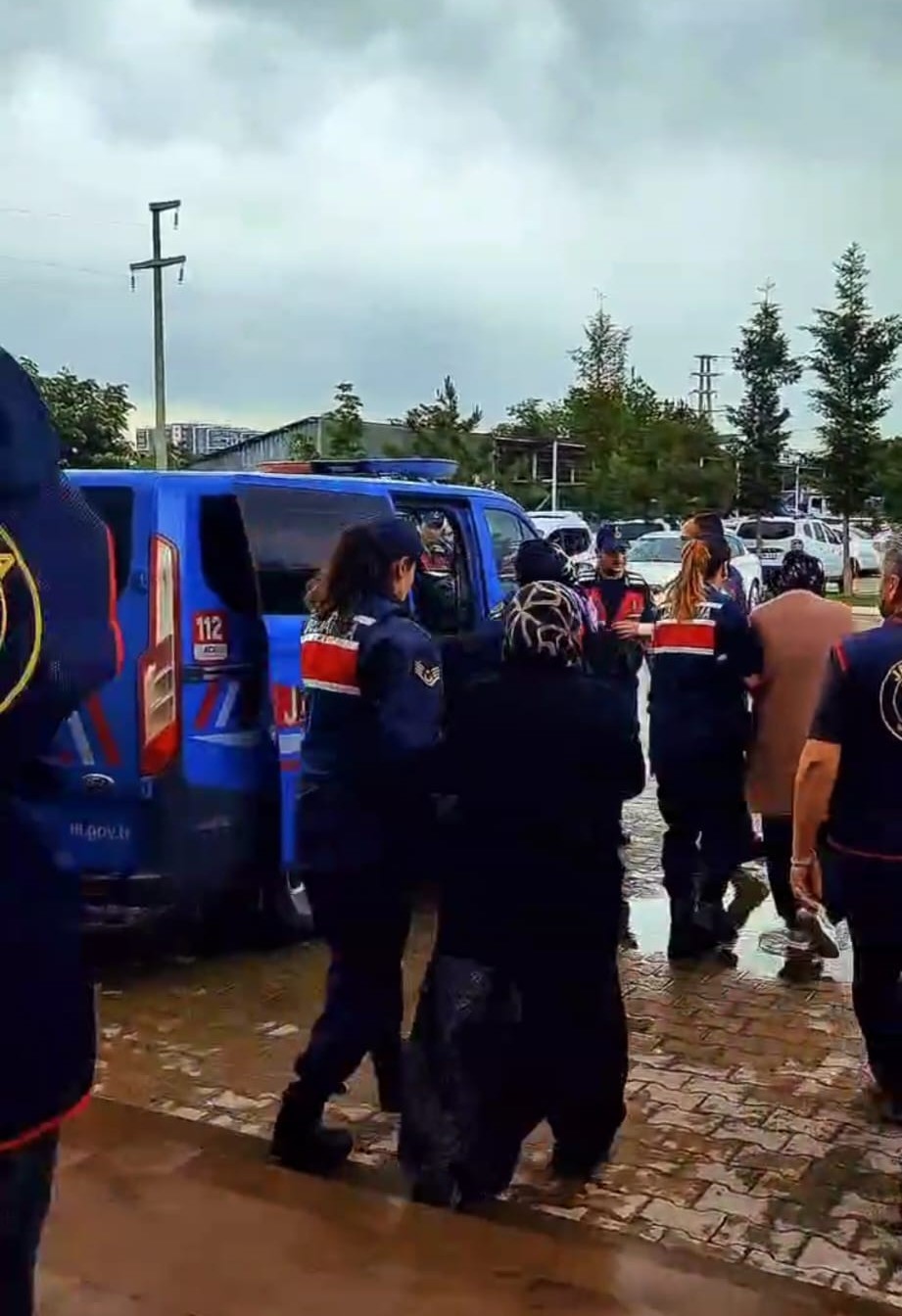 Şizofreni hastası adamın eşarpla boğularak &ouml;ld&uuml;r&uuml;ld&uuml;ğ&uuml; ortaya &ccedil;ıktı
