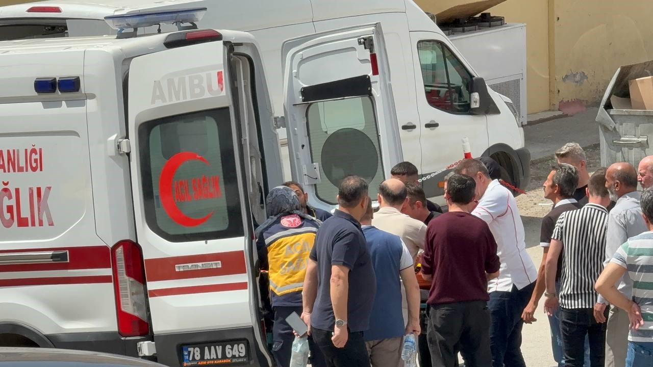 Dubaya takılıp düşerek yaralanan kadın kamerada