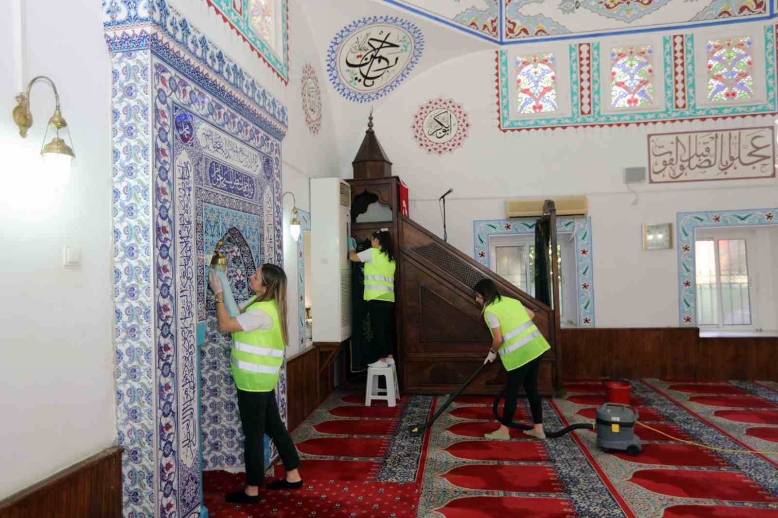Büyükşehir Belediyesinden Camilerde Bayram temizliği
