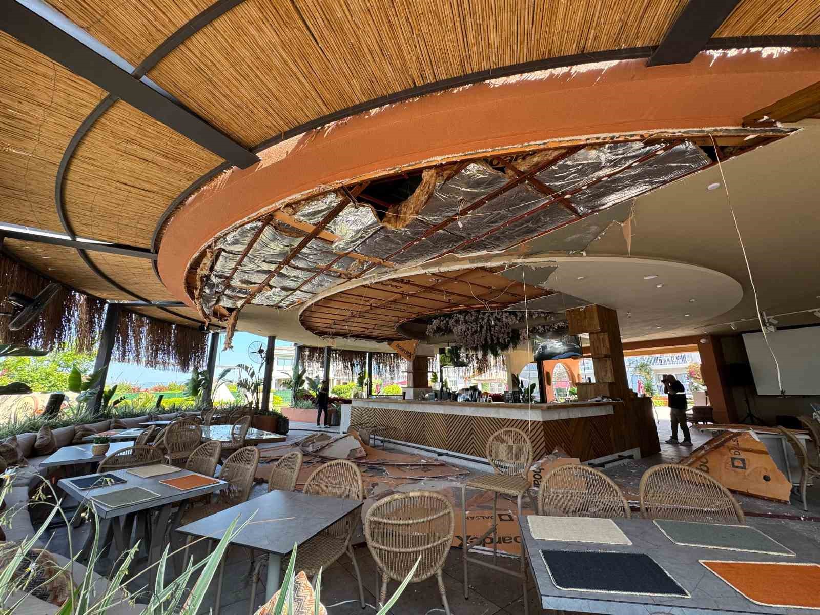 Fethiye&rsquo;de restoranın tavanı &ccedil;&ouml;kt&uuml;: 5 yaralı

