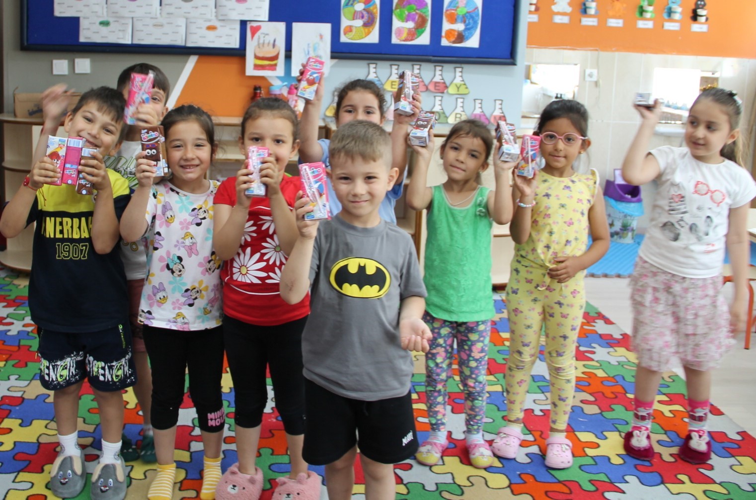 Balıkesir’de öğrencilere süt ikram edildi