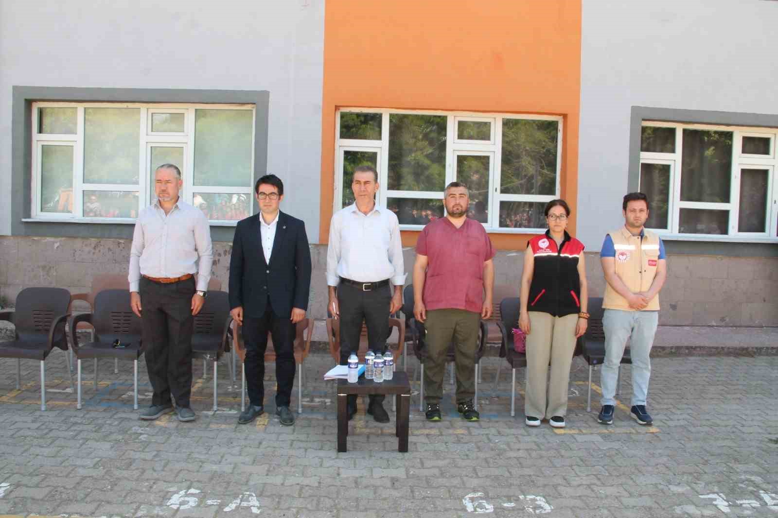 Balıkesir’de öğrencilere süt ikram edildi
