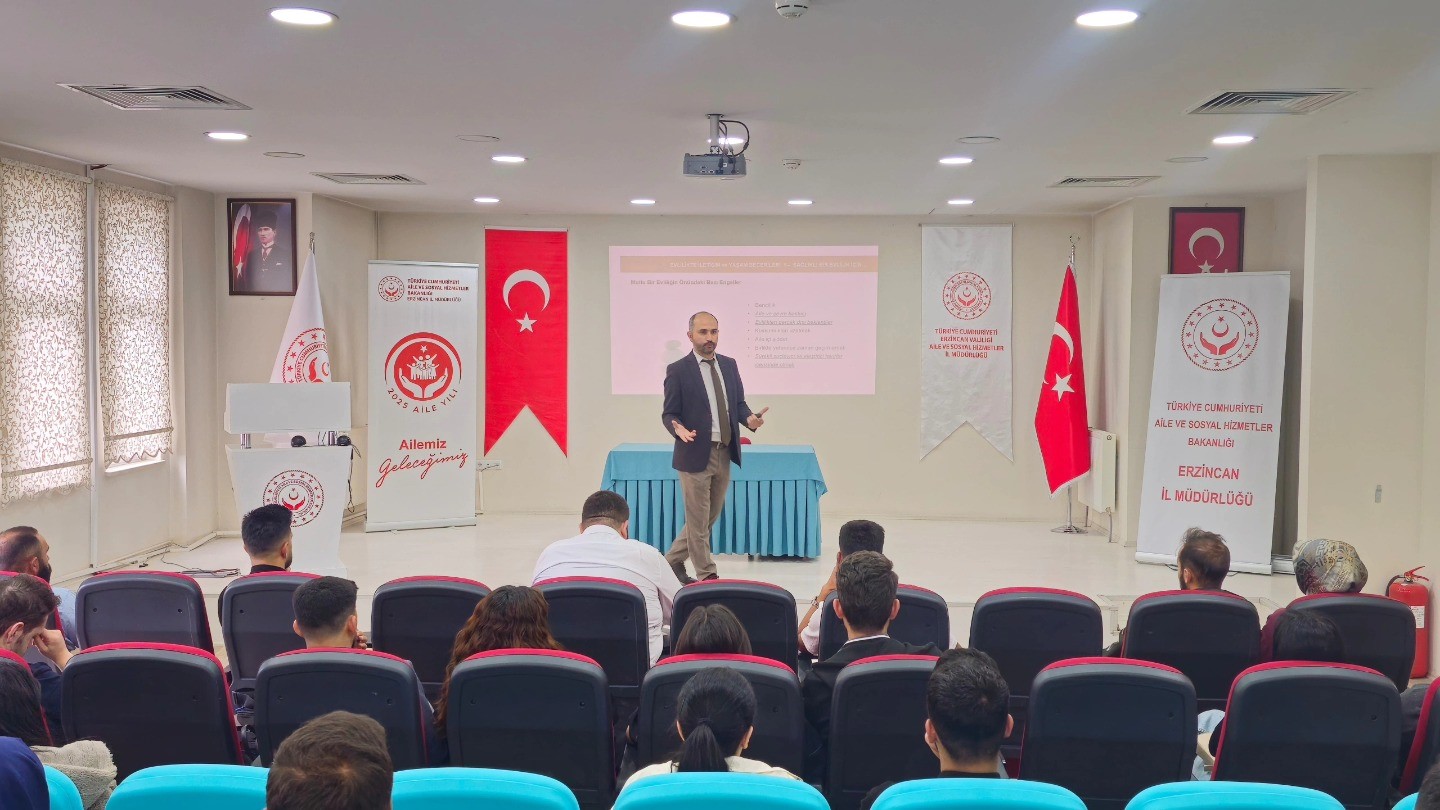 Erzincan’da evlilik kredisine başvuran çiftlere eğitim düzenlendi