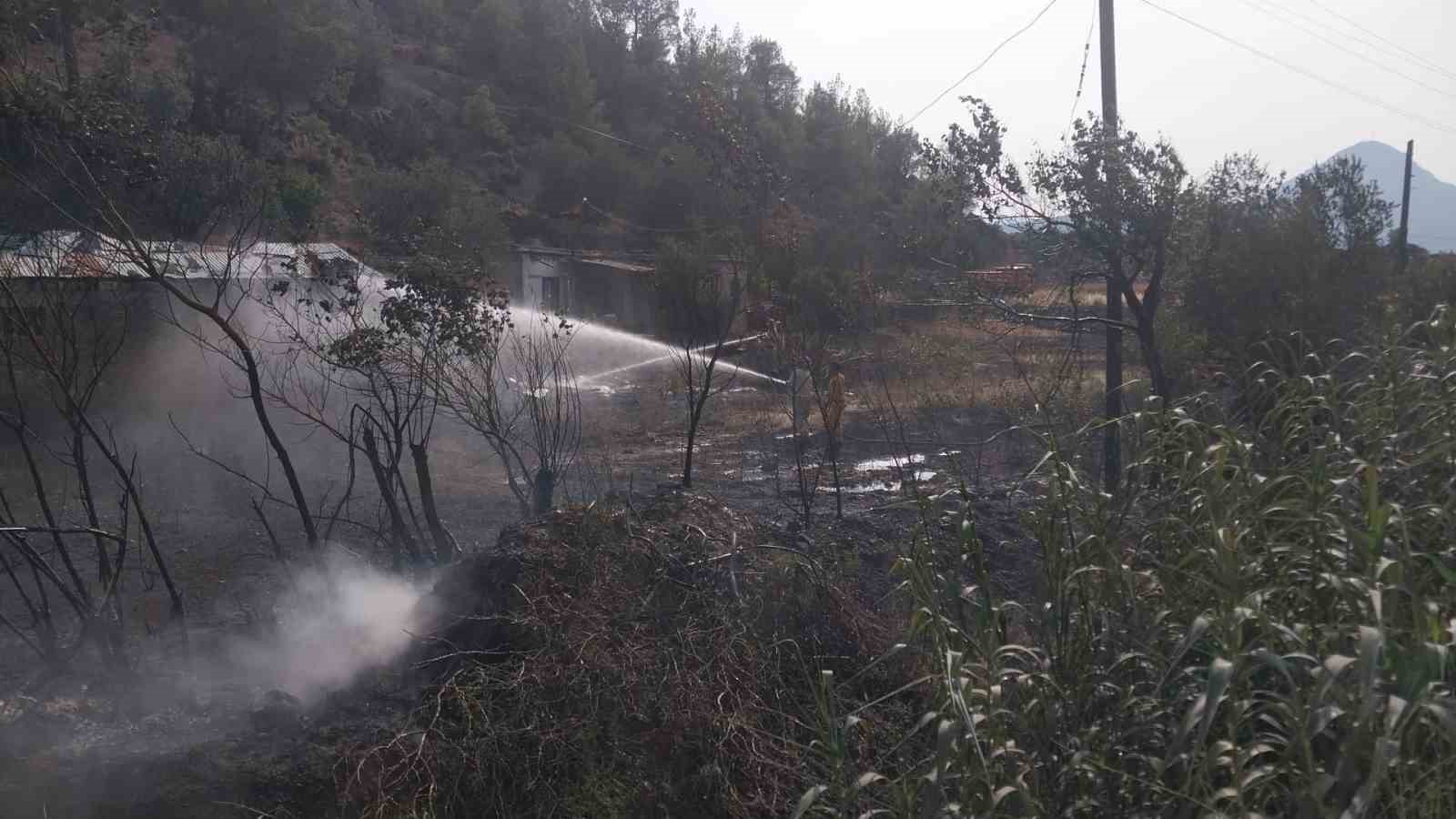 Mersin’de tarım arazisinde çıkan yangın korkuttu
