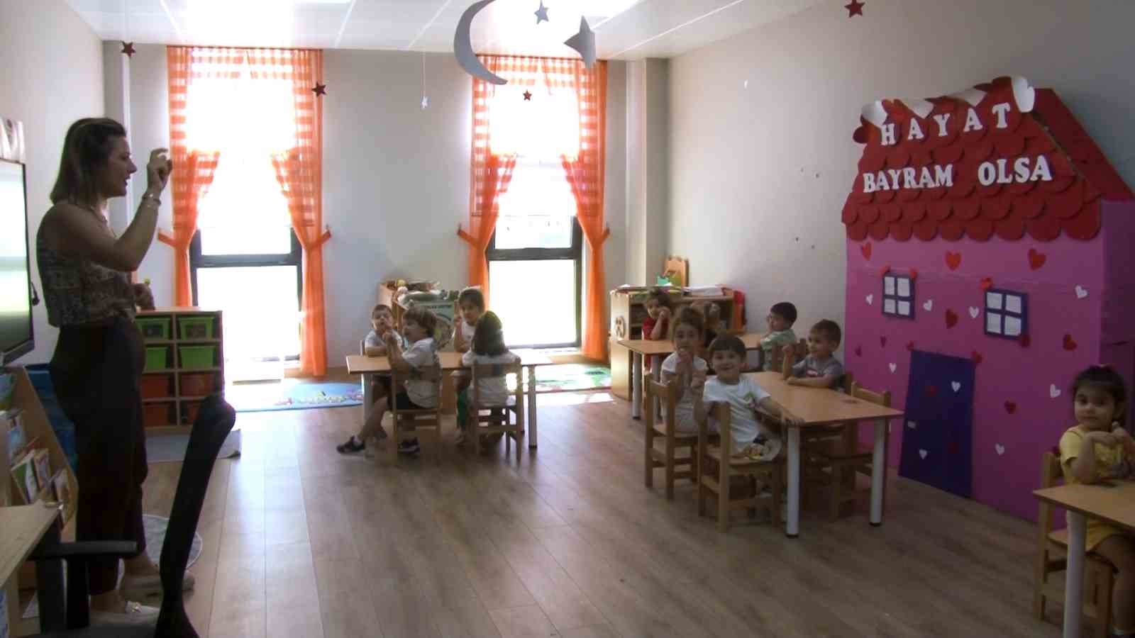 Nil&uuml;fer&rsquo;de Ferhat Bakg&ouml;r Kreş ve G&uuml;nd&uuml;z Bakımevi, hizmete girdi
