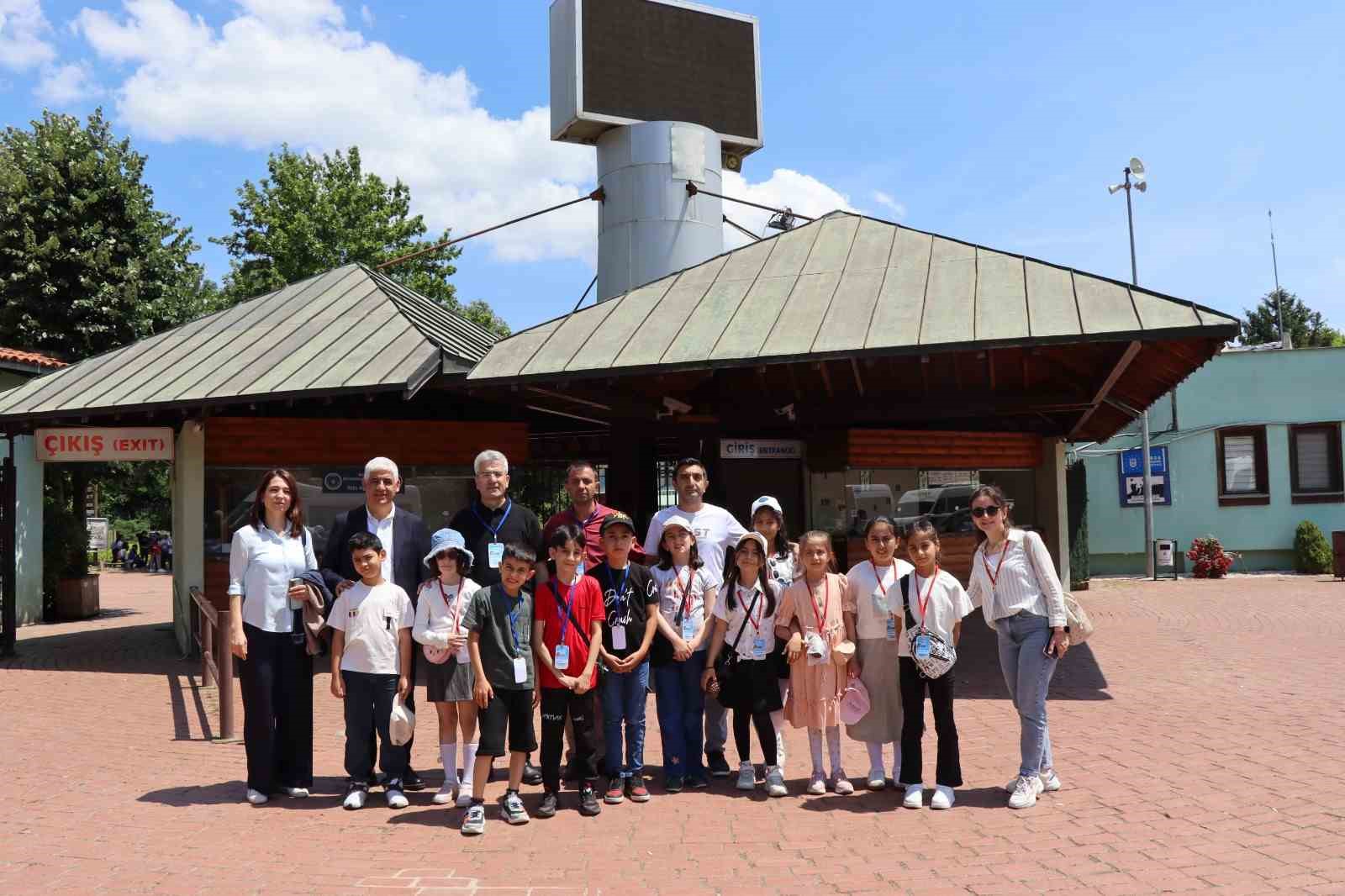 Oltulu iş insanı Murat Acar&rsquo;dan &ouml;ğrencilere unutulmaz Bursa gezisi
