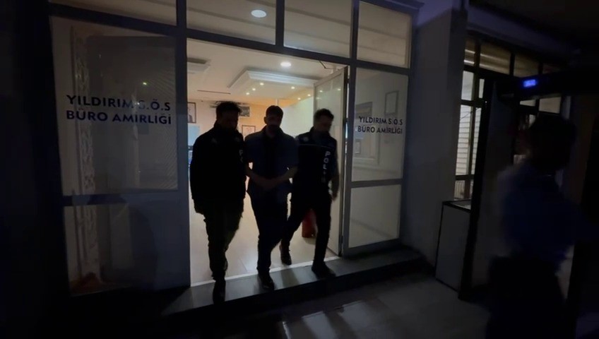 Yurtdışına kaçmak için hazırlanırken, polis baskını yedi
