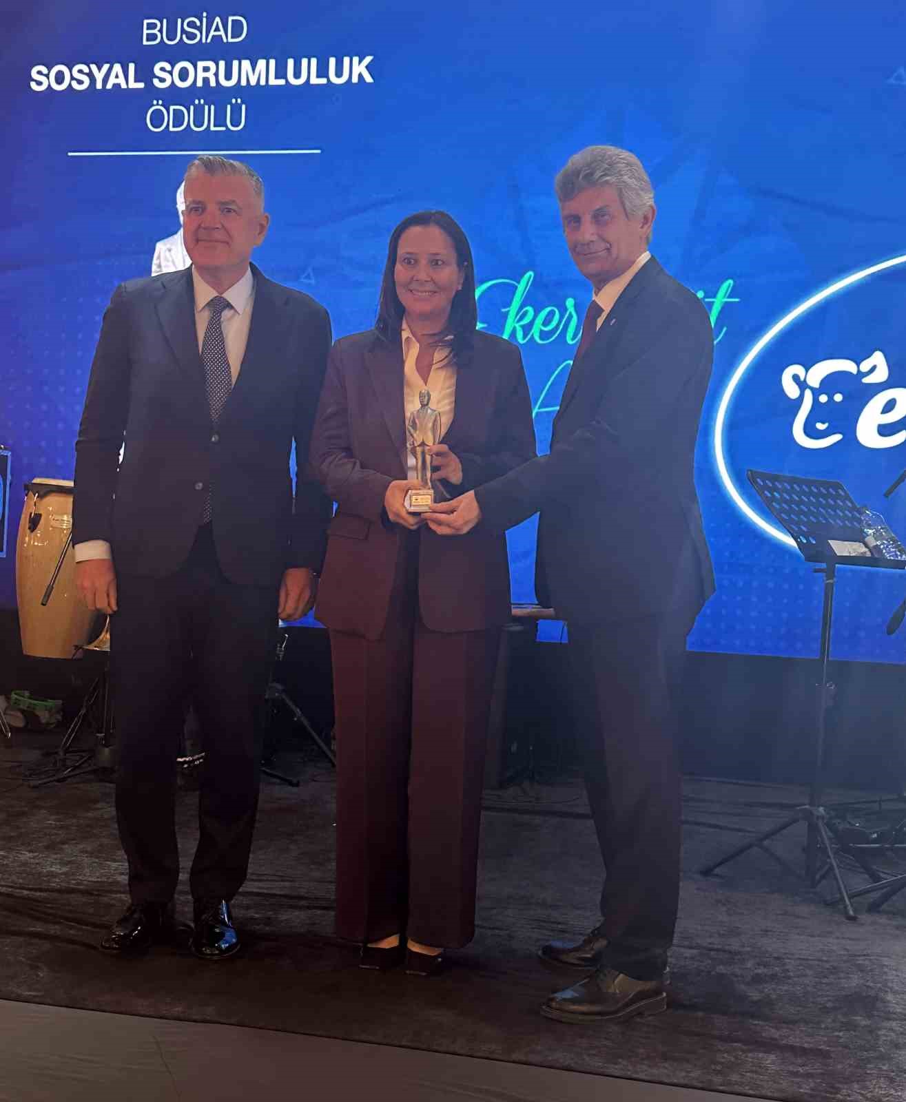 Eker Süt Ürünleri’ne BUSİAD’tan ‘Sosyal Sorumluluk Ödülü’