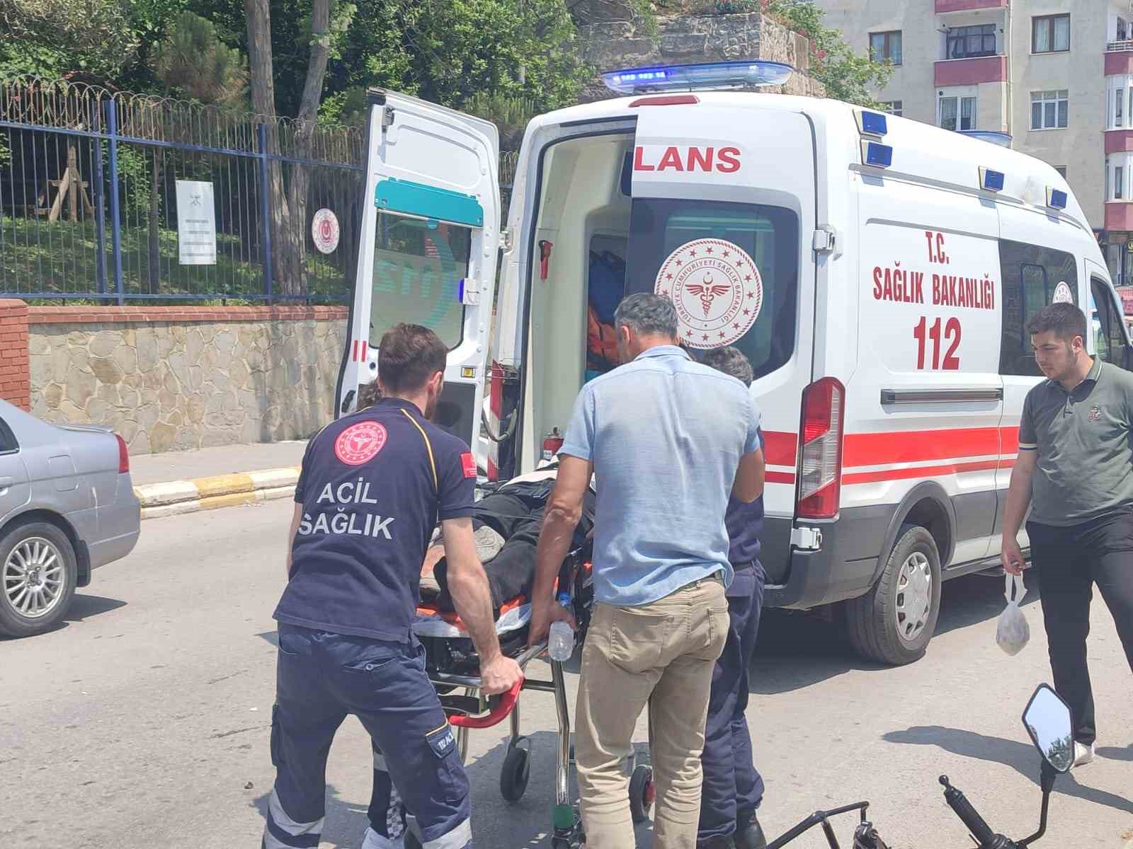 Sinop’ta otomobille çarpışan motosikletteki 2 kişi yaralandı