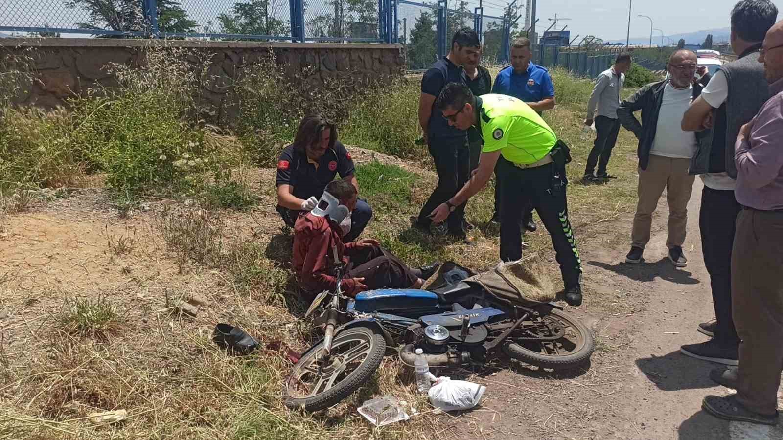 Seydişehir’de minibüsle çarpışan motosikletli yaralandı
