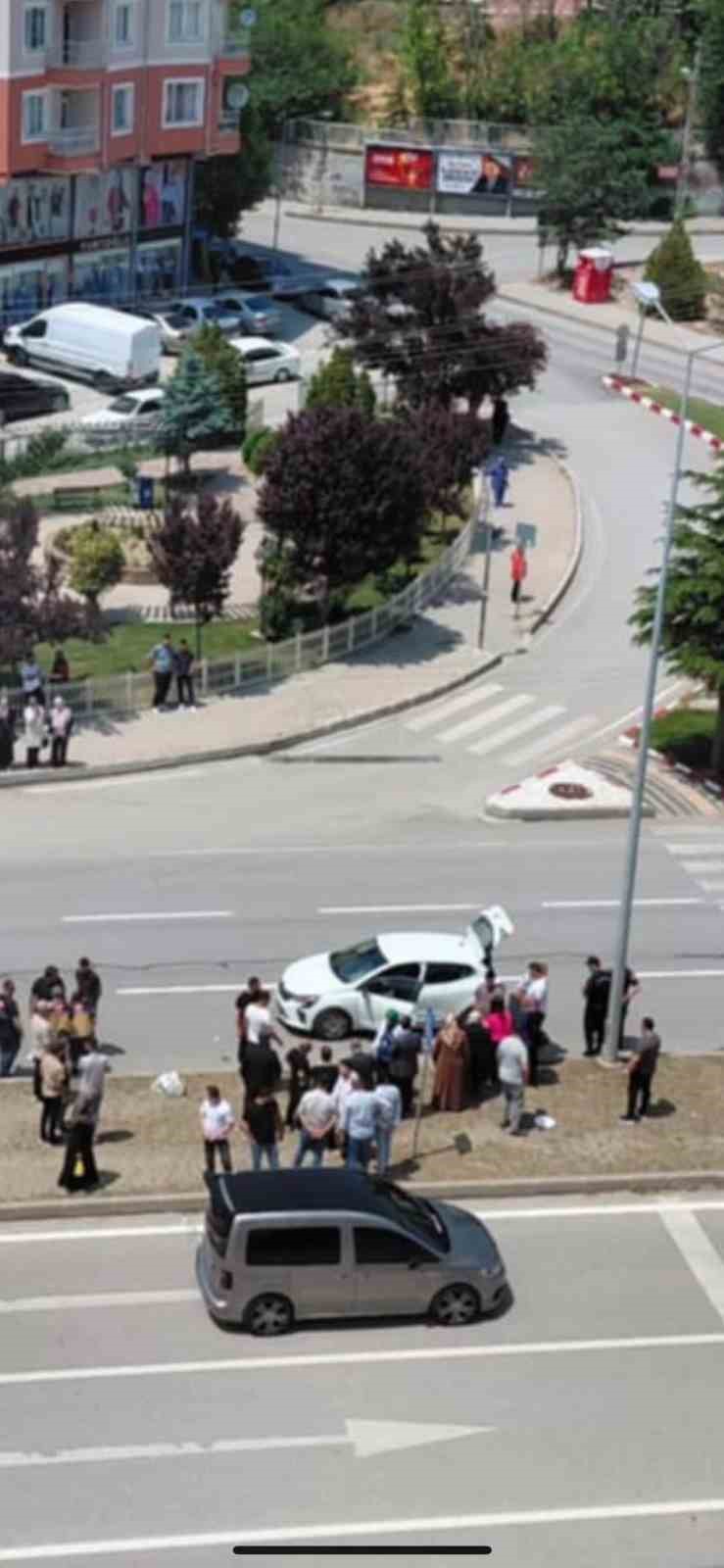 Çorum’da karşıya geçmek isteyen yayaya otomobil çarptı