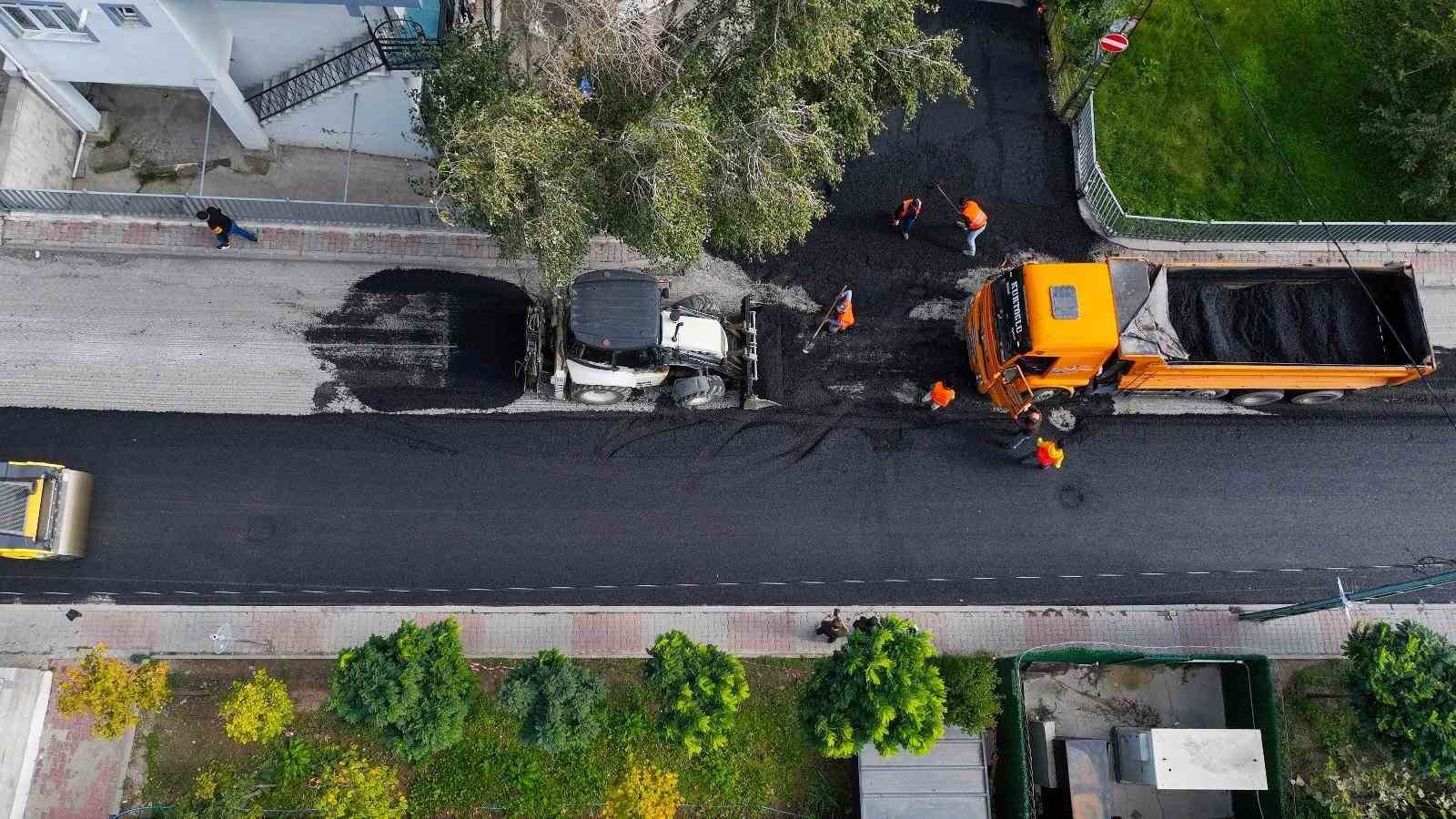 &Uuml;mraniye Belediyesi&rsquo;nden 182 bin ton asfalt serimi
