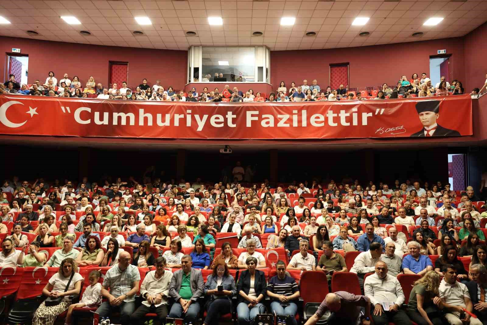 Aydın B&uuml;y&uuml;kşehir Belediyesi, şair Nazım Hikmet&rsquo;i andı
