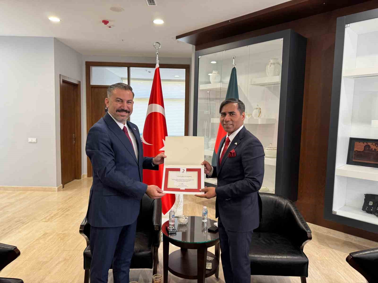 Büyükelçiler kurban vekaletlerini Türk Kızılay’a verdi