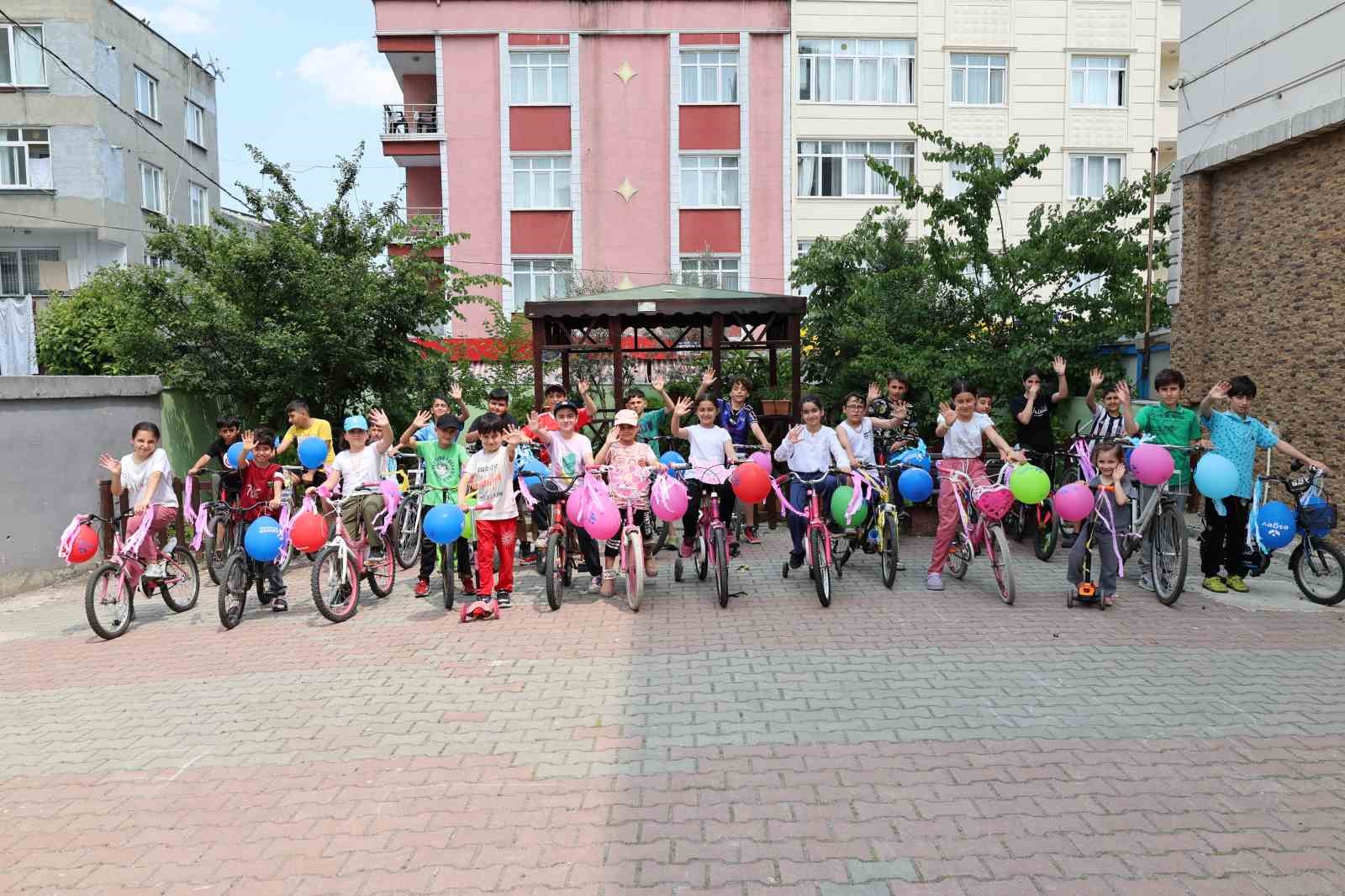 Dünya Bisiklet Günü’nde özgürce pedal çevirdiler