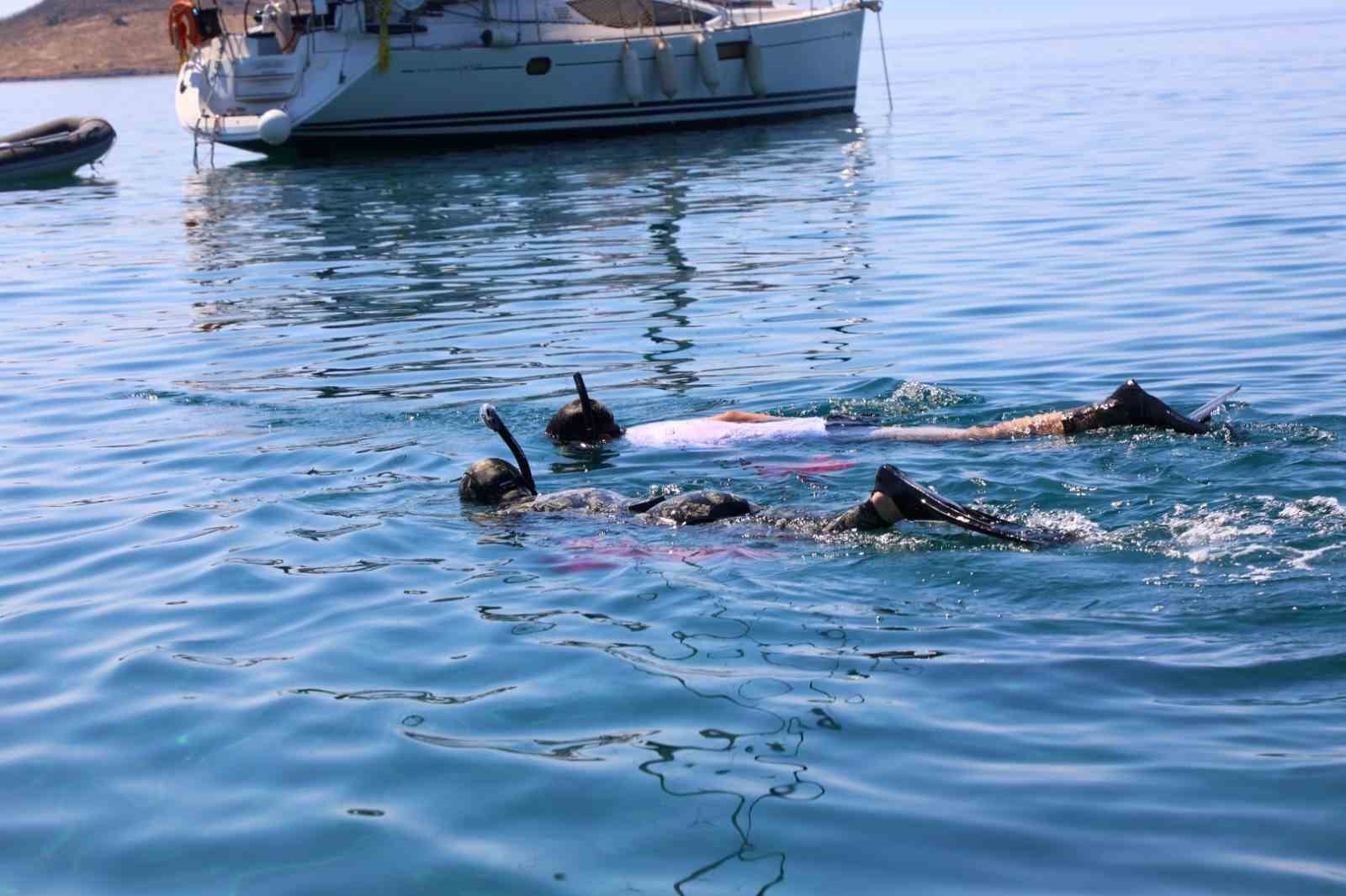Deniz dibi temizliği sürüyor