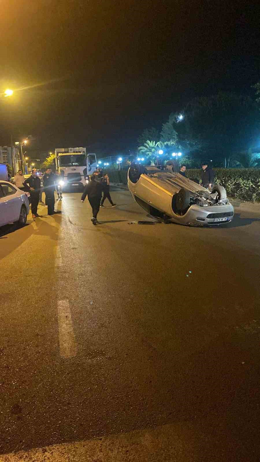 Alkoll&uuml; s&uuml;r&uuml;c&uuml; aracıyla takla attı, "Bu arabaya ben mi &ccedil;arptım?" diye sordu
