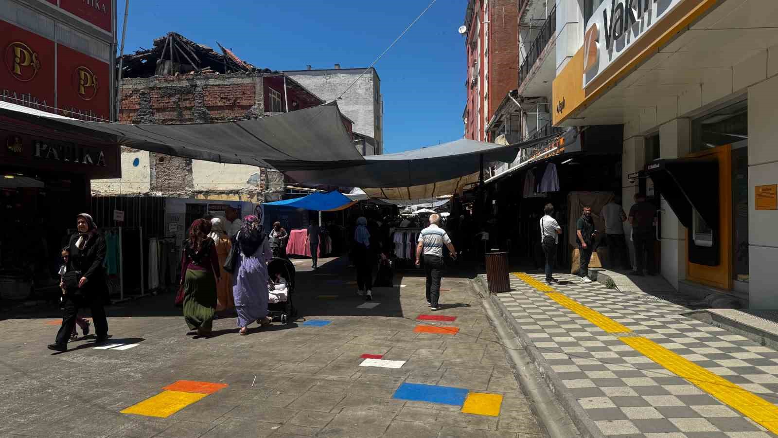 Kurban Bayramı &ouml;ncesi Alaplı&rsquo;da adım atacak yer kalmadı
