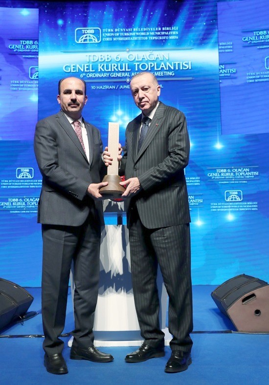 TDBB Başkanı Altay: "T&uuml;rk d&uuml;nyasında ihtiya&ccedil; duyan t&uuml;m &uuml;ye ve kardeş şehirlerin yanında olmayı, zulme karşı dimdik durmayı s&uuml;rd&uuml;receğiz"
