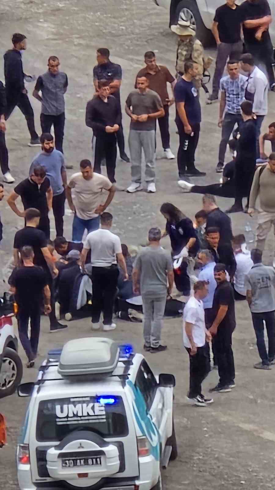 Hakkari&rsquo;de midib&uuml;s devrildi, 6 asker yaralandı
