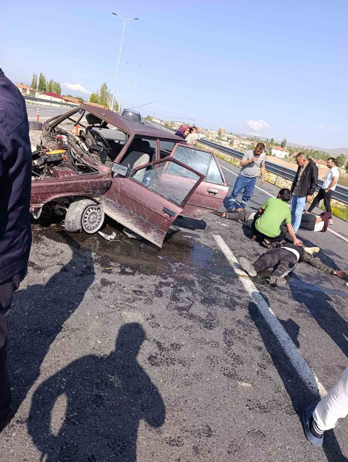 Kayseri’deki trafik kazasında 3 kişi yaralandı - İhlas Haber Ajansı
