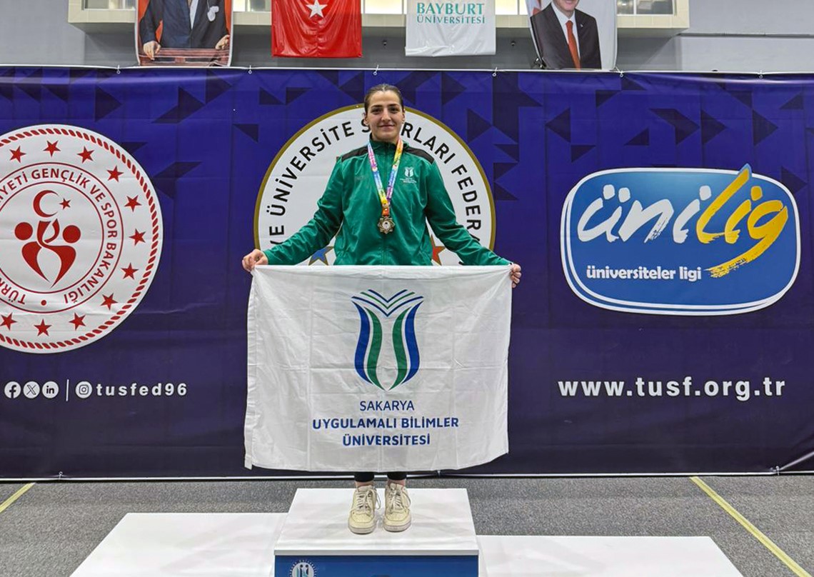 Yumruklarını altın madalya için sıraladı