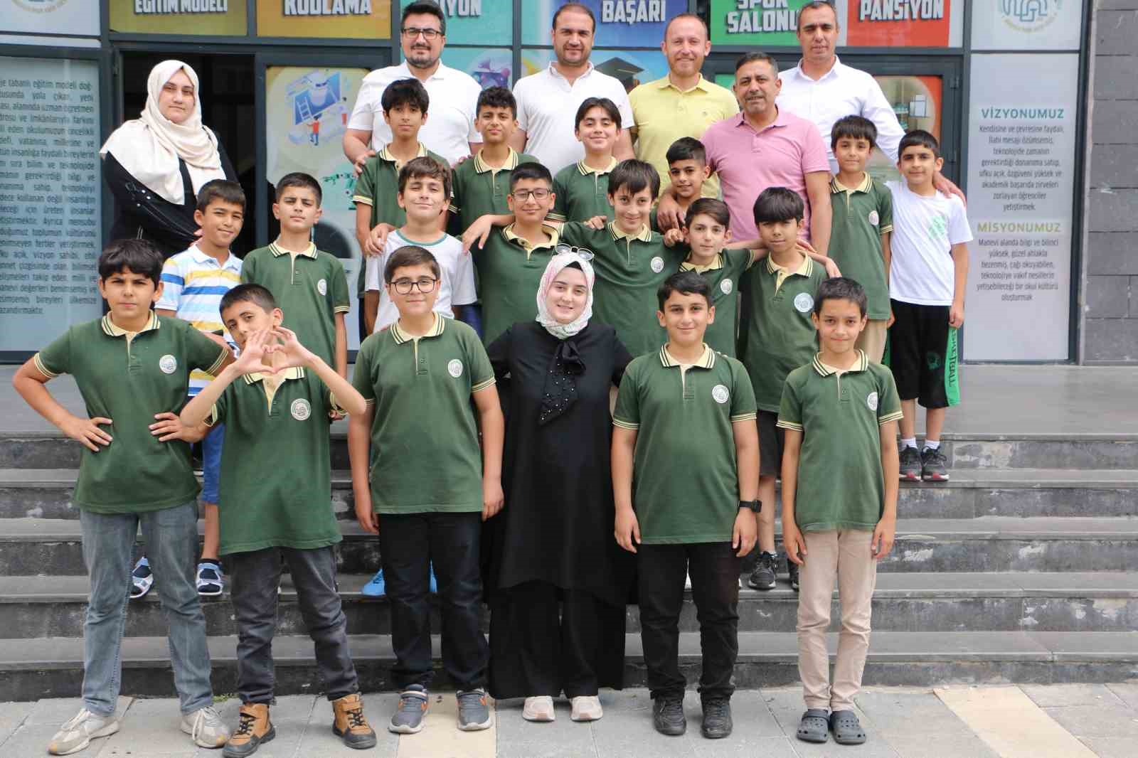 Diyarbakır&rsquo;daki &ouml;ğrenciler bursluluk sınavında b&uuml;y&uuml;k başarı elde etti
