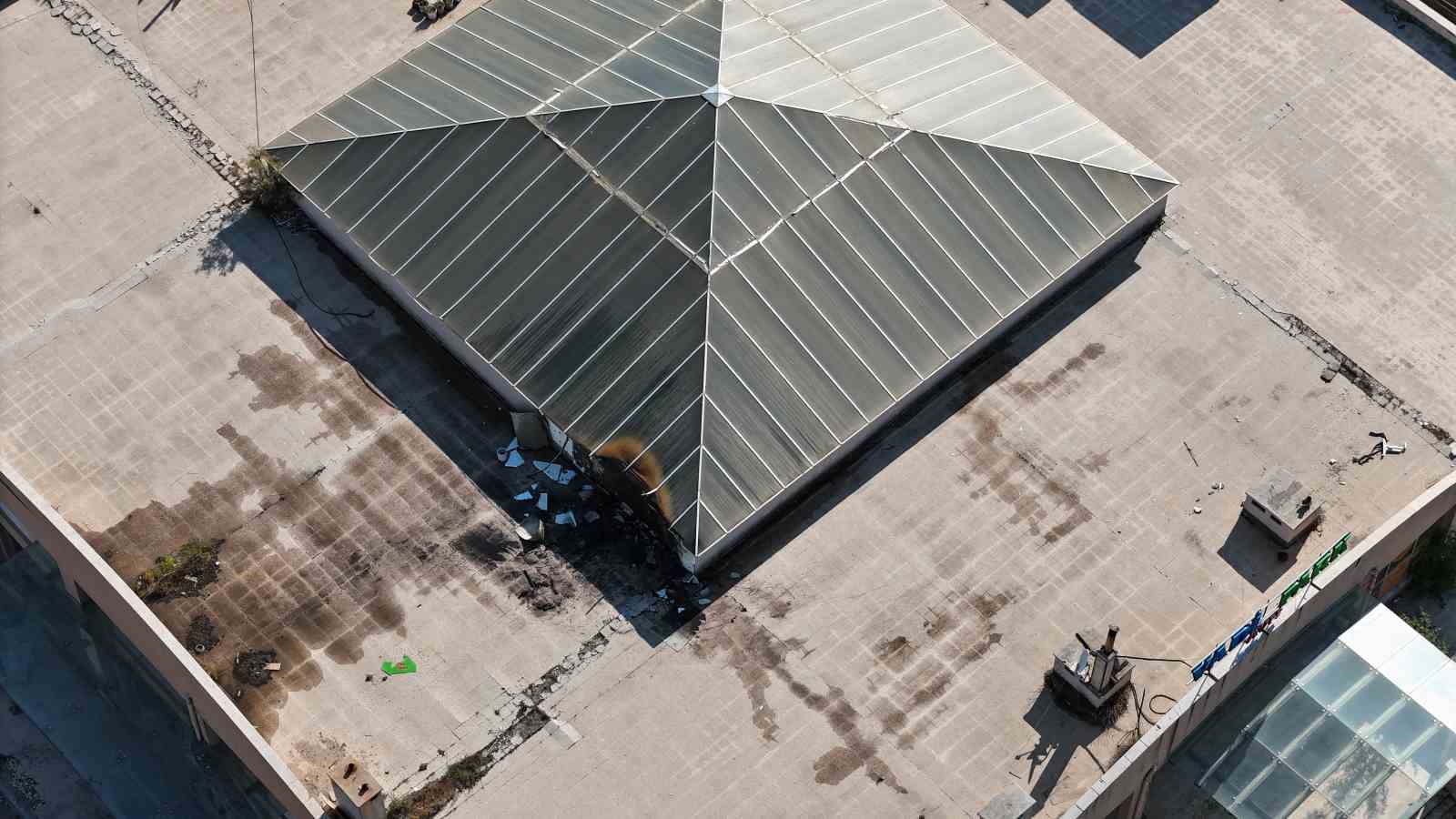 Eskişehir’de AVM çatısında çıkan yangın korkuttu