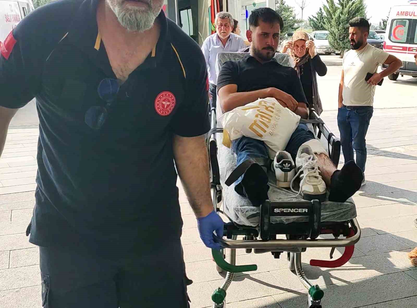 Bilettiği bıçakla koşarken çarptığı adamı yaraladı