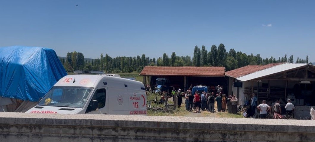 Bayram tatili için köyüne gelen genç, traktör kazasında hayatını kaybetti