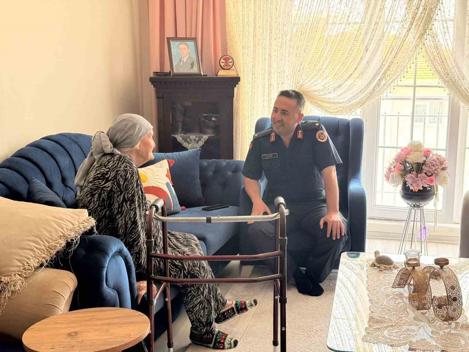 Polatlı Jandarma Karakol Komutanı İleri&rsquo;den şehit ailesine ziyaret
