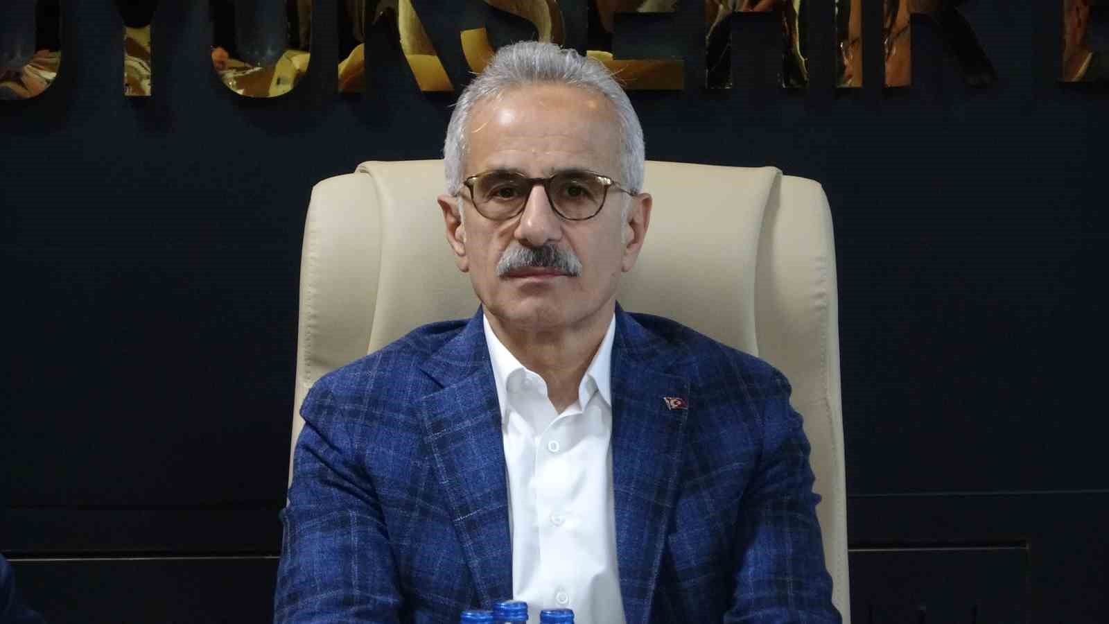 Bakan Uraloğlu, sel felaketinin yaşandığı Trabzon’da incelemelerde bulundu