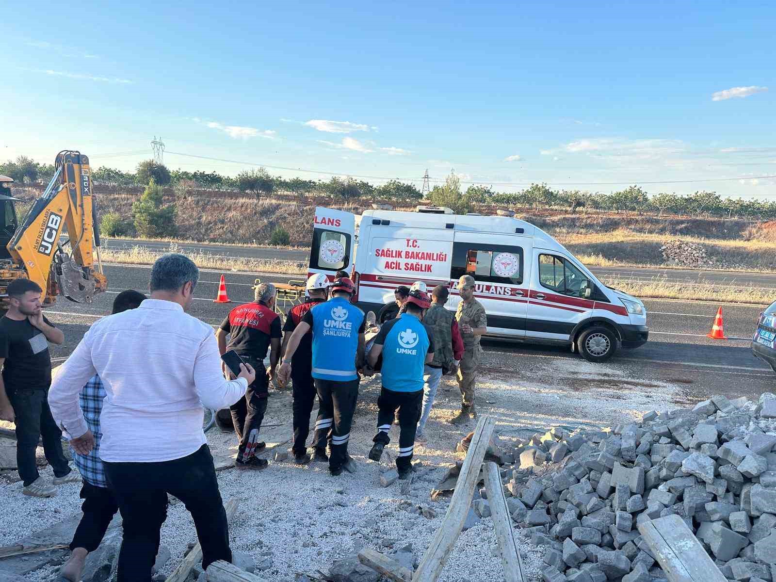 Çöken istinat duvarının altında kalan 4 işçi yaralandı