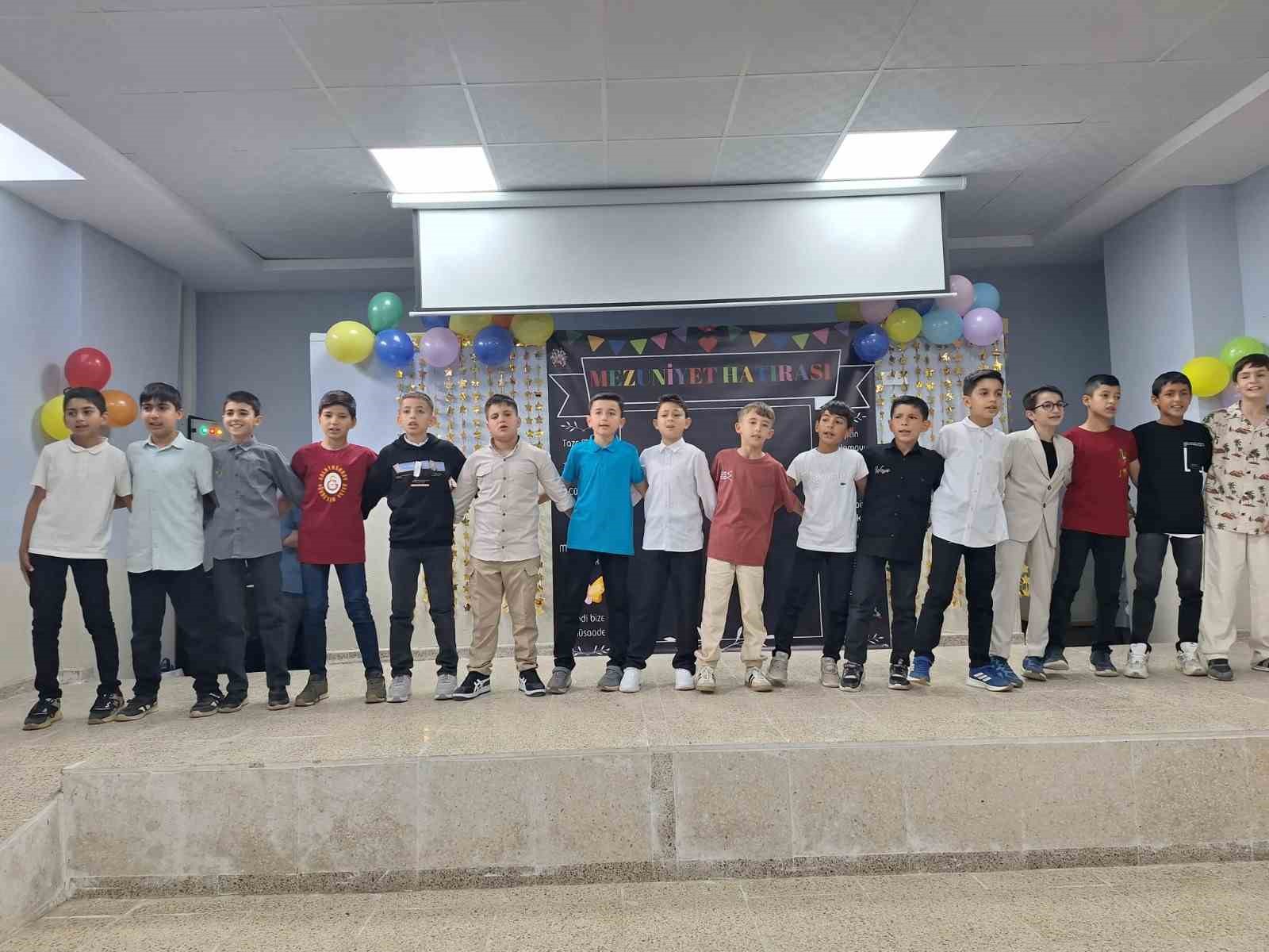 Muş&rsquo;ta miniklerin mezuniyet heyecanı
