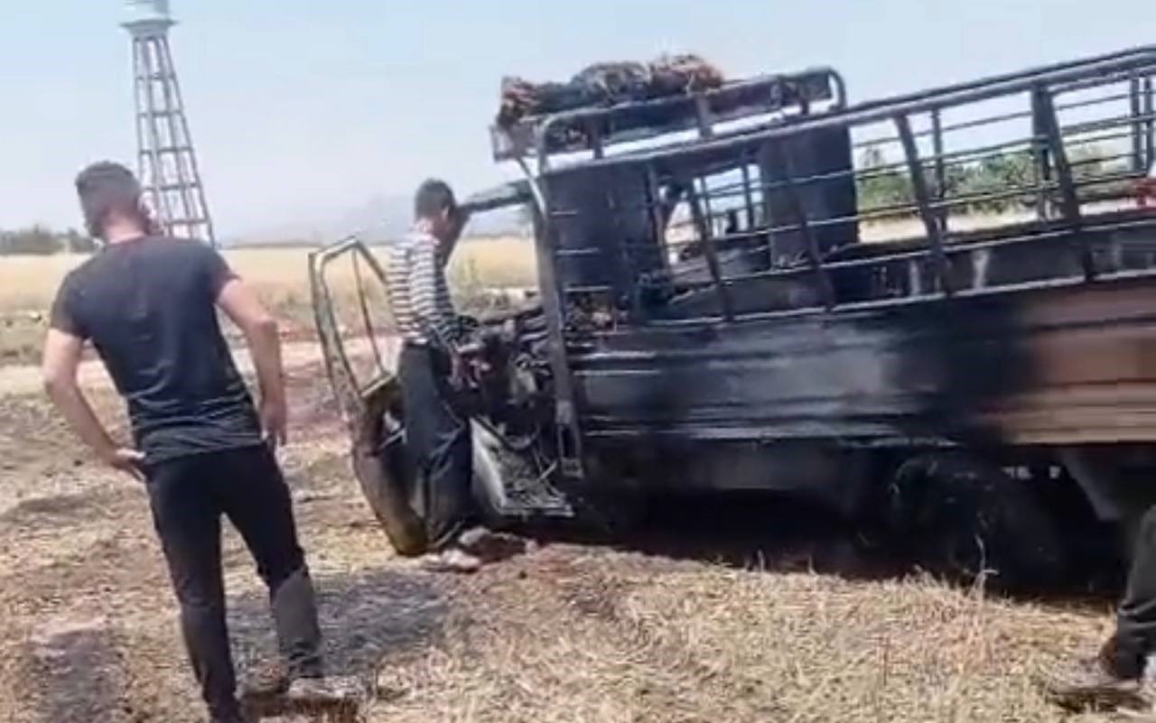 Kamyonet yanarak kullanılamaz hale geldi