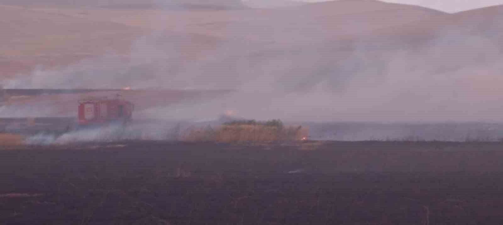 Siirt’te buğday tarlasına yıldırım düştü