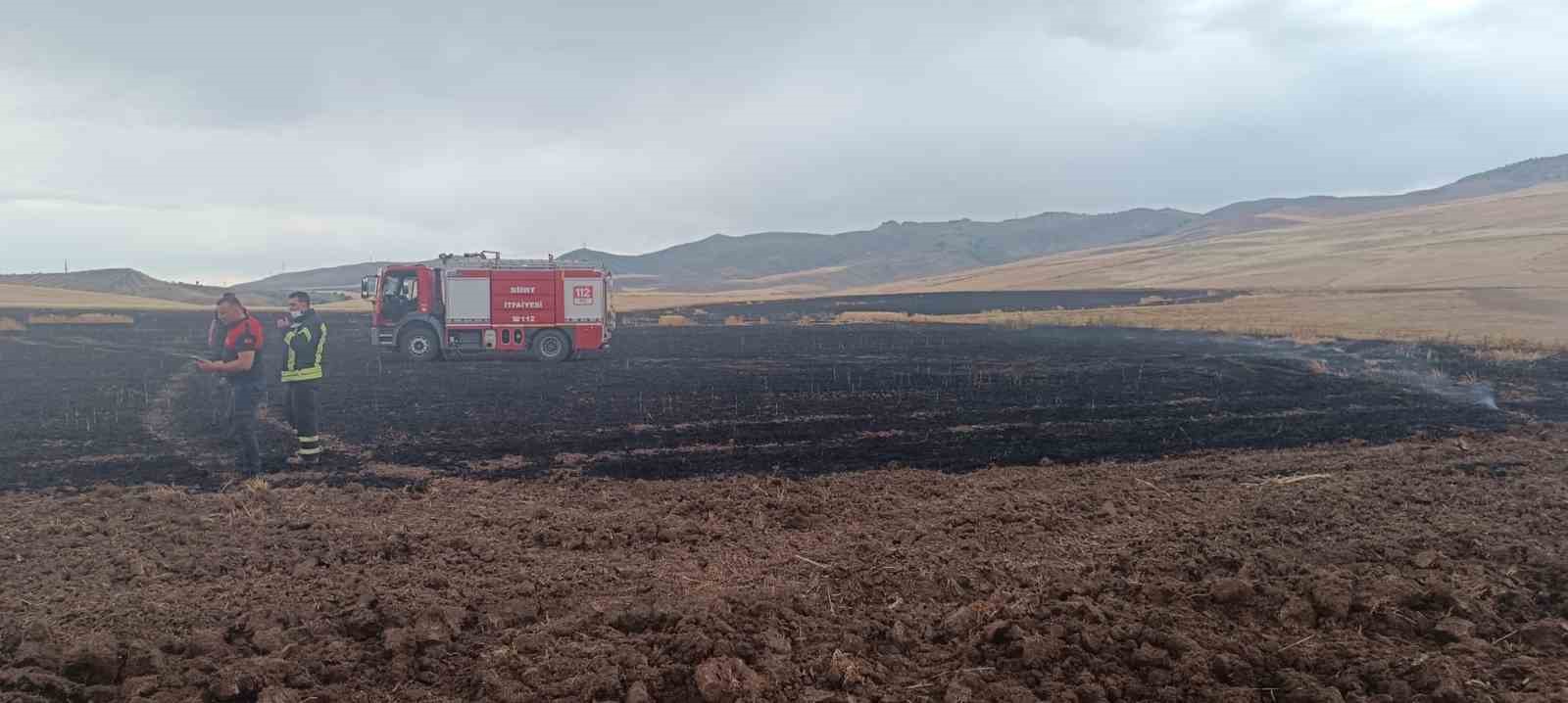 Siirt&rsquo;te buğday tarlasına yıldırım d&uuml;şt&uuml;
