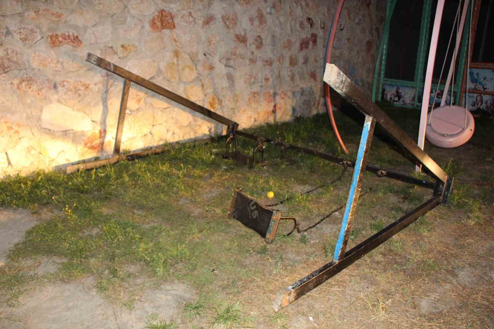 Amasya’da devrilen salıncaktan düşen 4 yaşındaki çocuk hayatını kaybetti