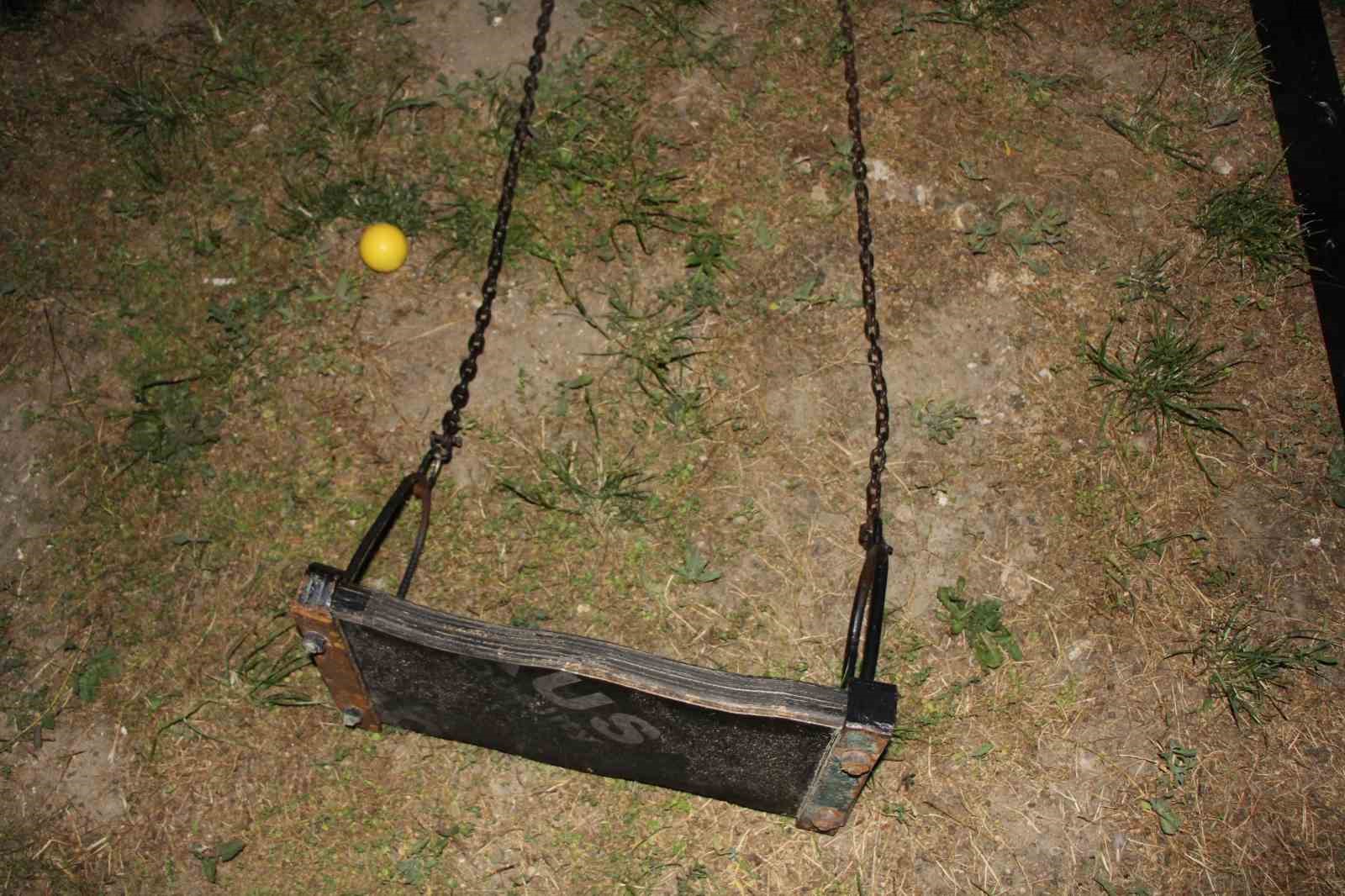 Amasya’da devrilen salıncaktan düşen 4 yaşındaki çocuk hayatını kaybetti