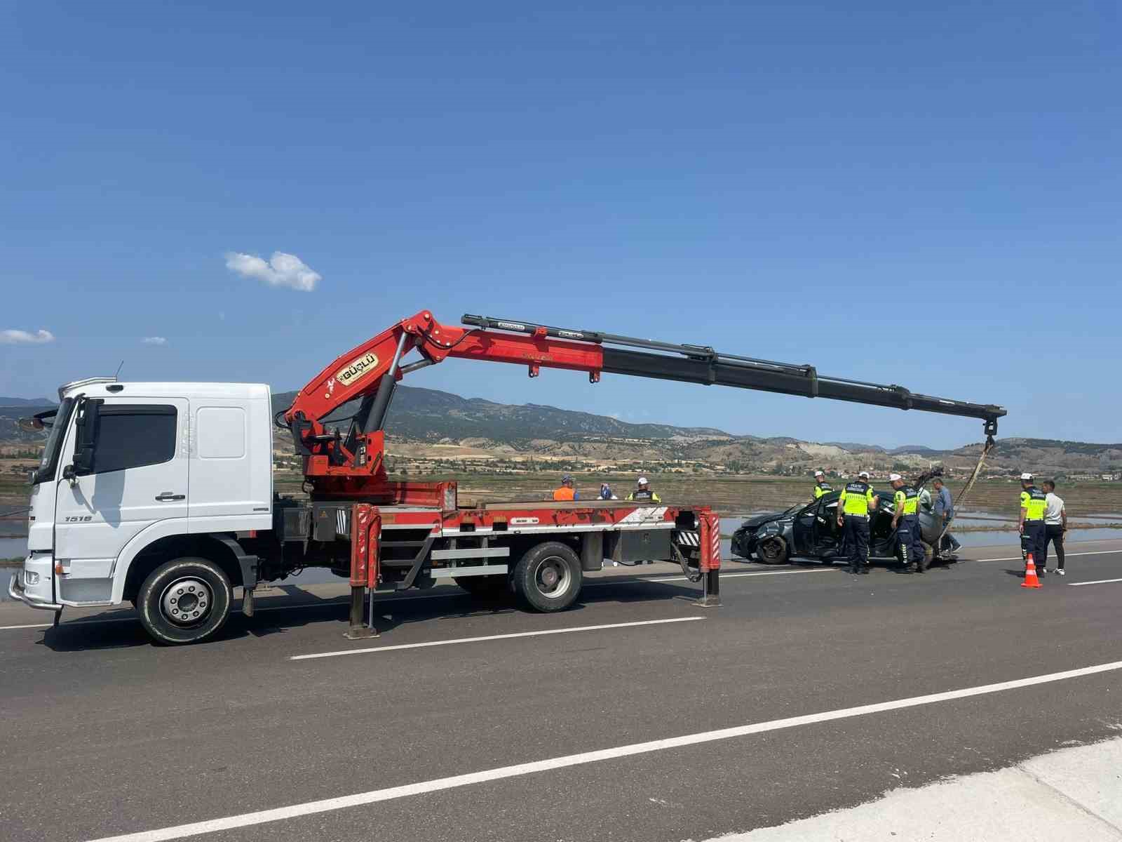 Çorum’da otomobil sulama kanalına devrildi: 1’i bebek, 3 yaralı