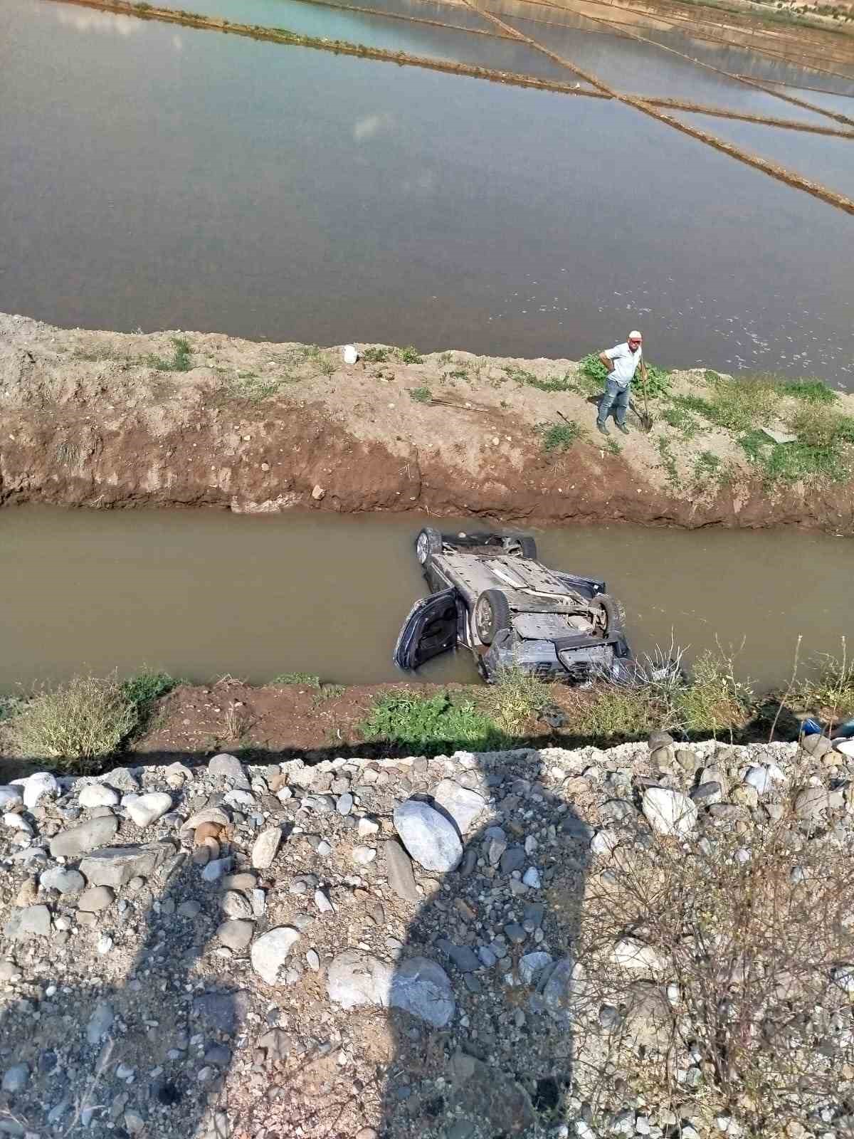 &Ccedil;orum&rsquo;da otomobil sulama kanalına devrildi: 1&rsquo;i bebek, 3 yaralı
