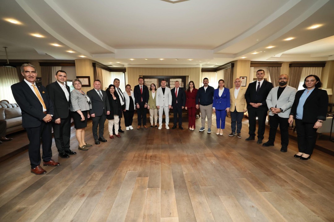 Başkan Balcıoğlu, belediye personeliyle bayramlaştı
