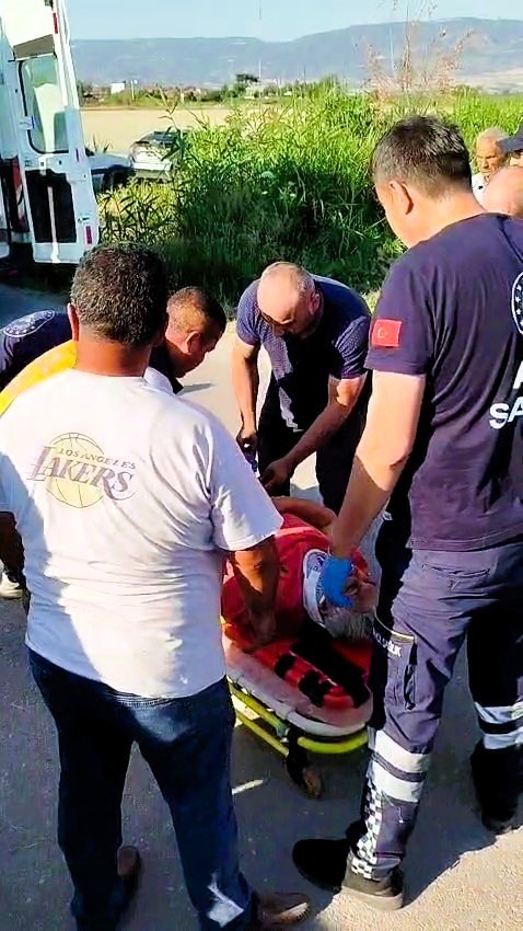 Yoldan çıkan işçi servisi sazlıkların arasına devrildi: 6 yaralı
