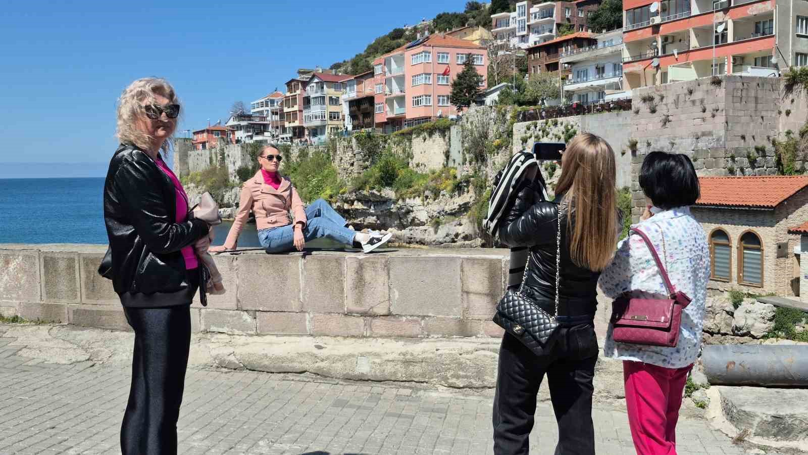 Turistik il&ccedil;e Amasra&rsquo;da doluluk oranı y&uuml;zde 90&rsquo;ı aştı
