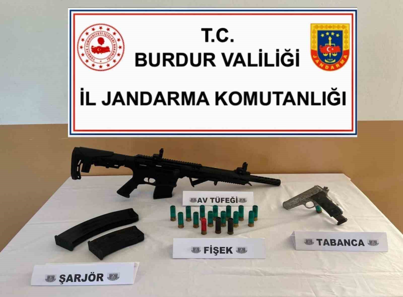 Burdur&rsquo;da jandarma mayıs ayında su&ccedil; &ouml;rg&uuml;tlerine nefes aldırmadı: 42 operasyon
