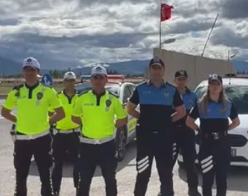 Erzincan&rsquo;da polisler bayram &ouml;ncesi vatandaşı bilgilendirdi
