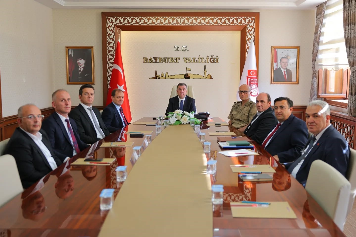 Bayburt’ta sahipsiz hayvanların korunmasına yönelik çalışmalar toplantıda değerlendirildi