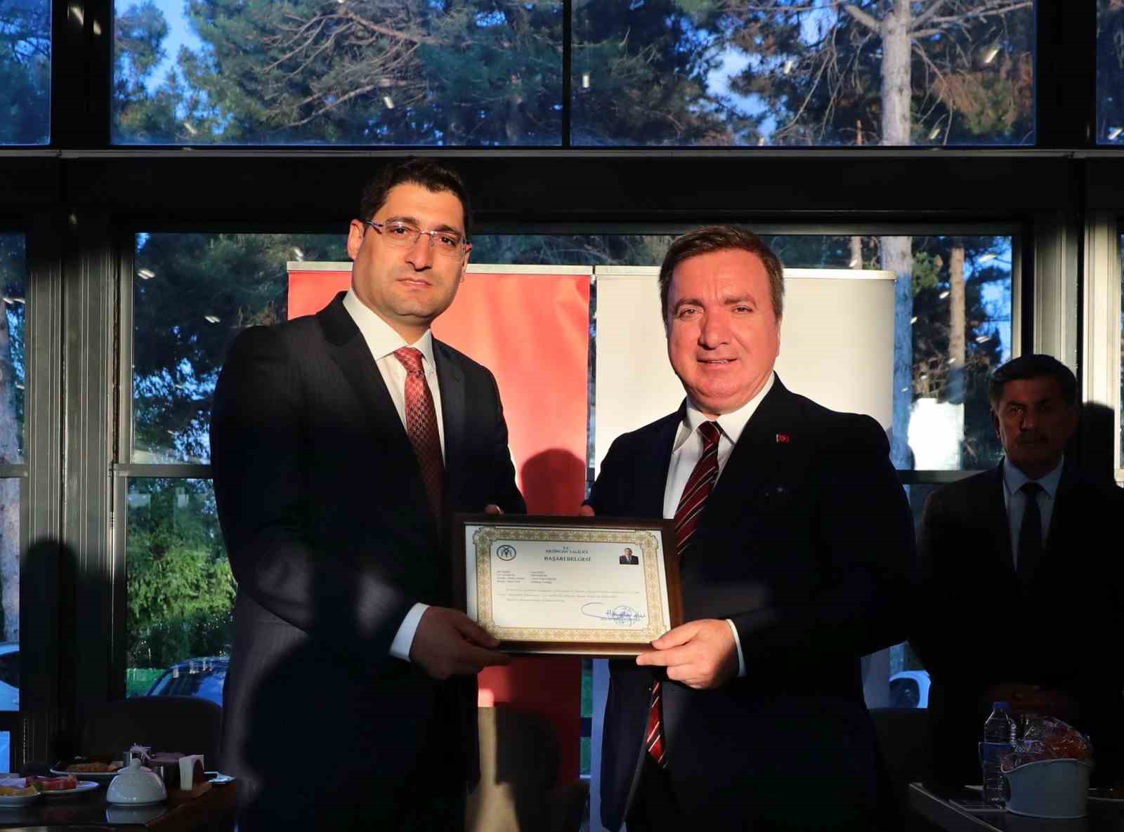 Tayini çıkan vali yardımcıları ve kaymakamlara veda yemeği düzenlendi